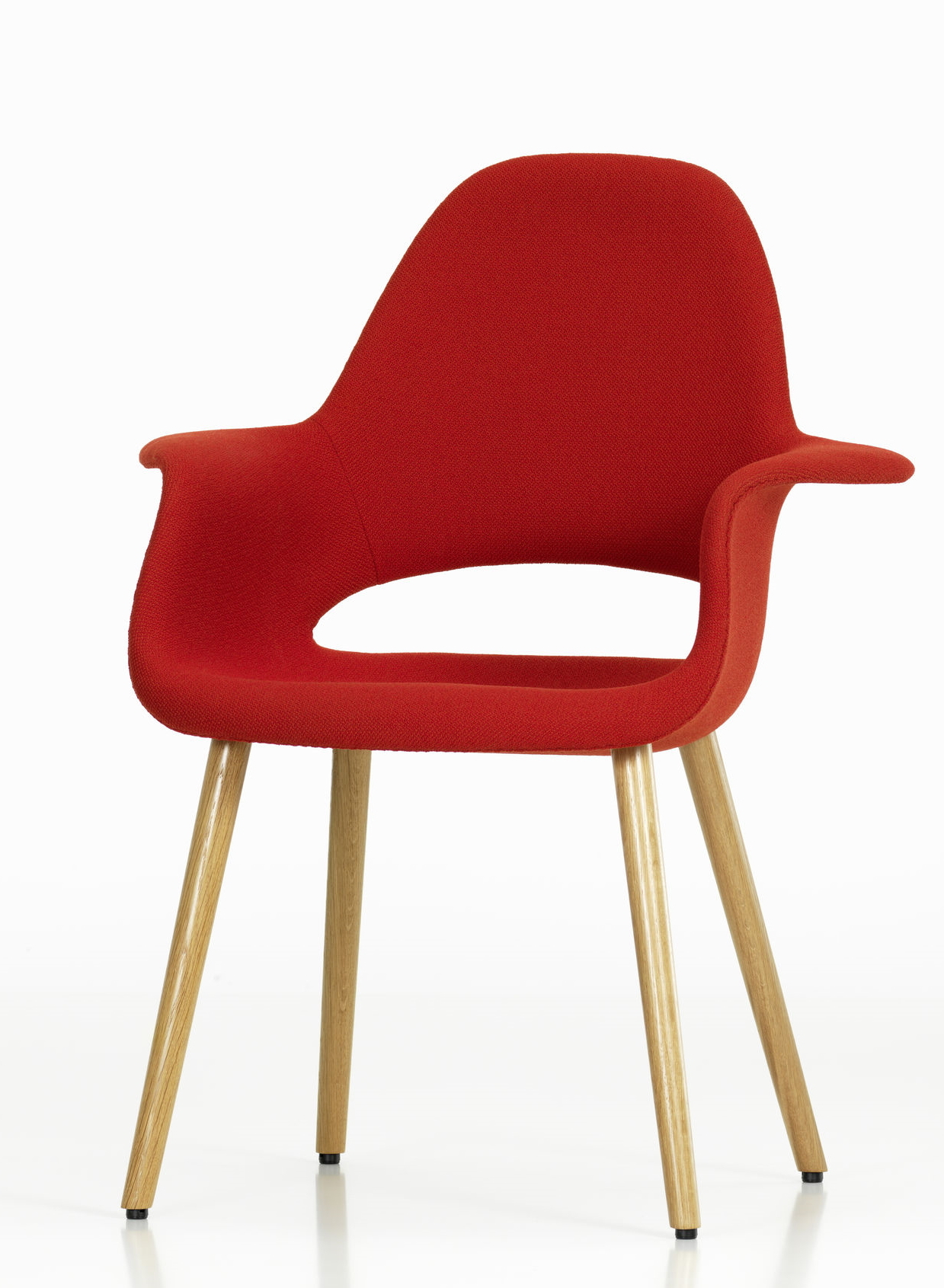 Roter Organic Conference Stuhl von Vitra mit Armlehnen und Holzbeinen, ideal für Konferenzen.