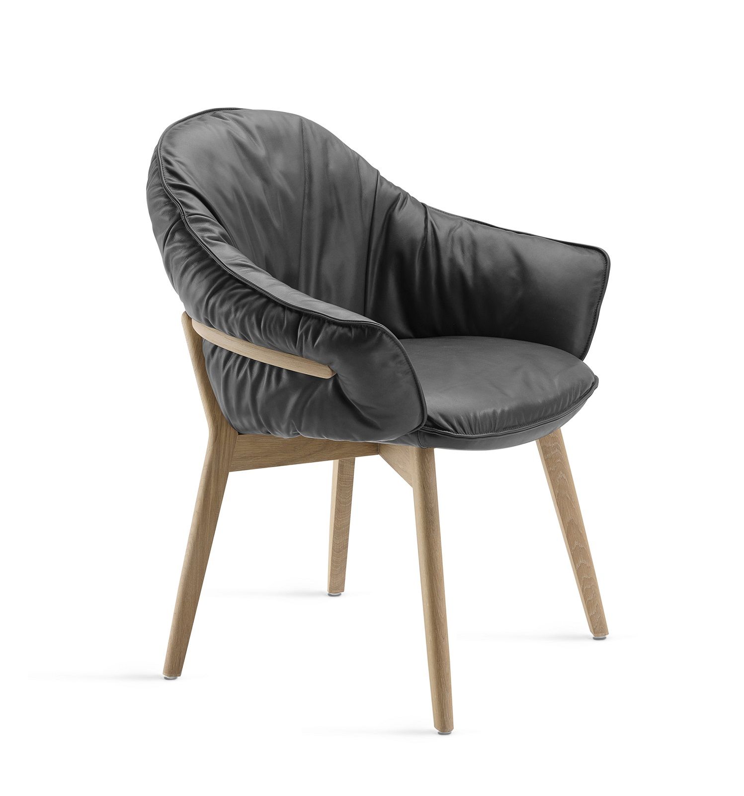 Marie Armchair Sessel von Freifrau Manufaktur mit schwarzem Lederbezug und hellem Holzgestell. Design Sessel.