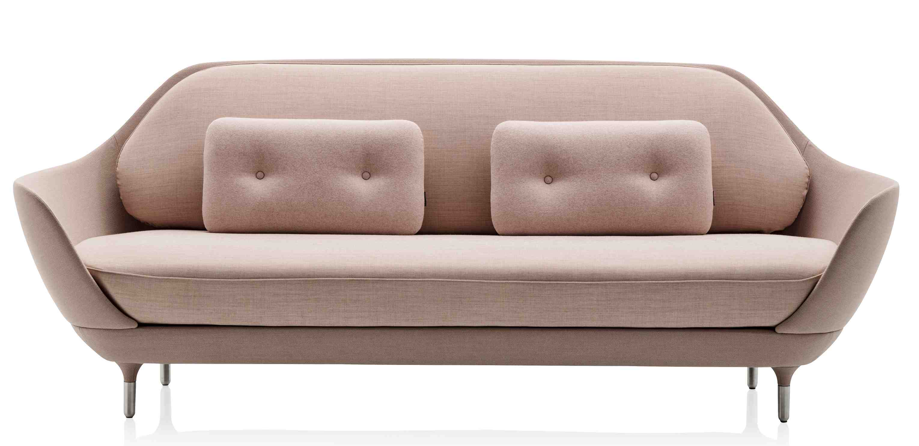 Beige Favn Sofa von Fritz Hansen mit zwei quadratischen Kissen und Metallfüßen.