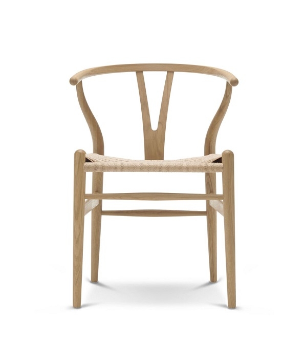 CH24 Wishbone Chair, ein Y-Chair Stuhl aus geseifter Eiche von Carl Hansen & Søn.
