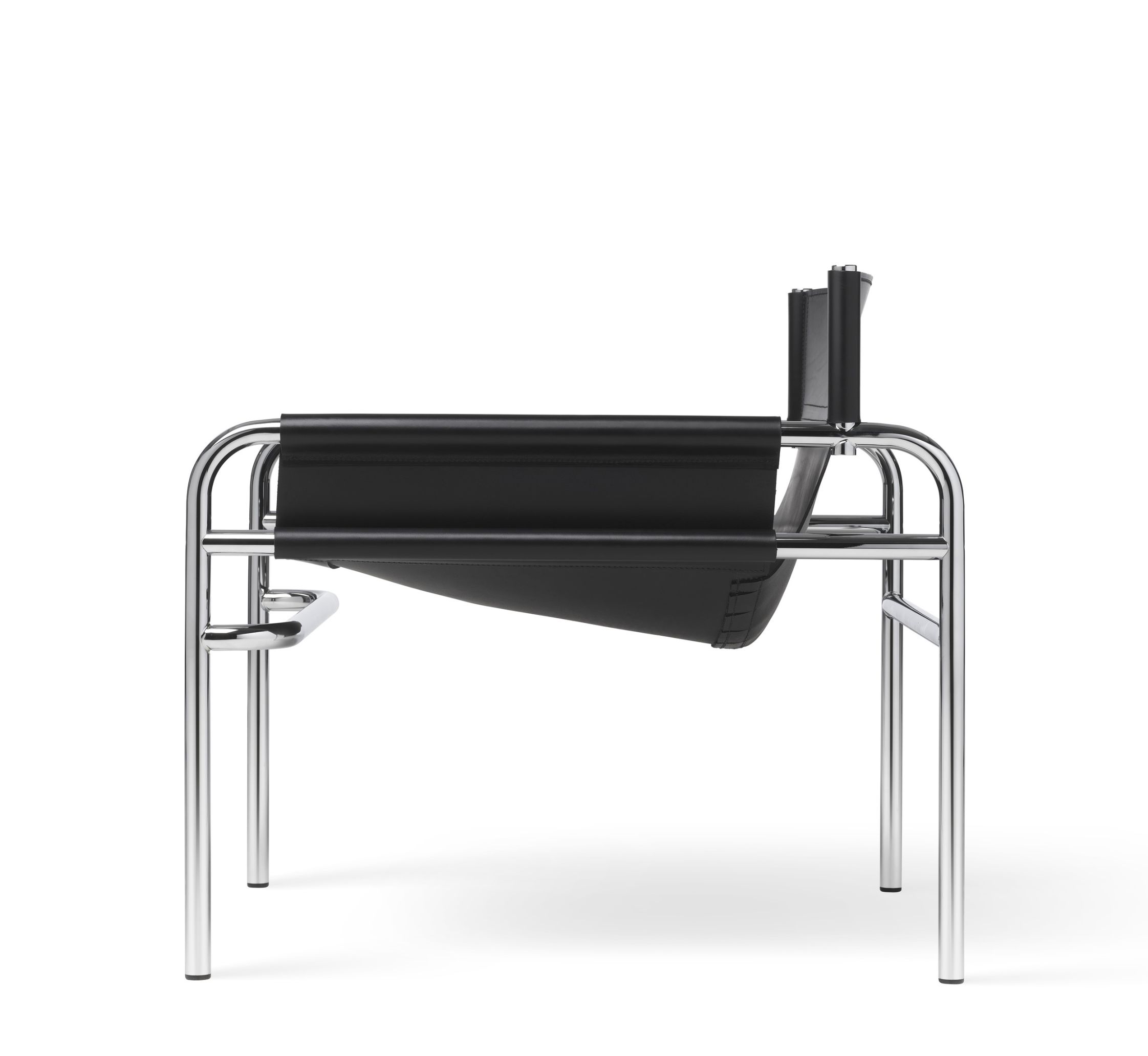 SZ 14 Sessel von Spectrum, seitliche Ansicht. Design-Sessel mit schwarzem Leder und Chromgestell.