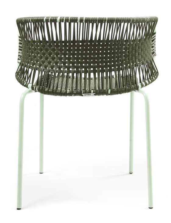 Rückansicht des Cielo Armlehnstuhls in Olivgrün und Pastellgrün, ideal für den Außenbereich.