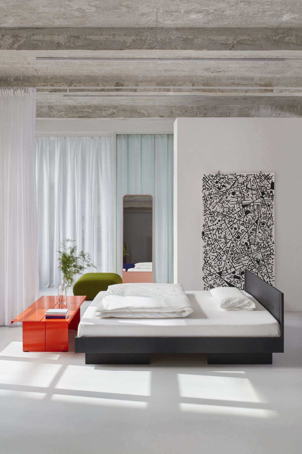 ZIANS Bett Large mit Kopfteil  Eiche gewachst, Beine geteilt OUT