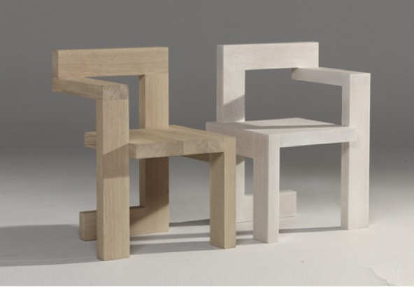 Steltman Stuhl aus Eiche massiv, whitewash gebeizt. Design Stuhl für Esszimmer und Wohnzimmer.