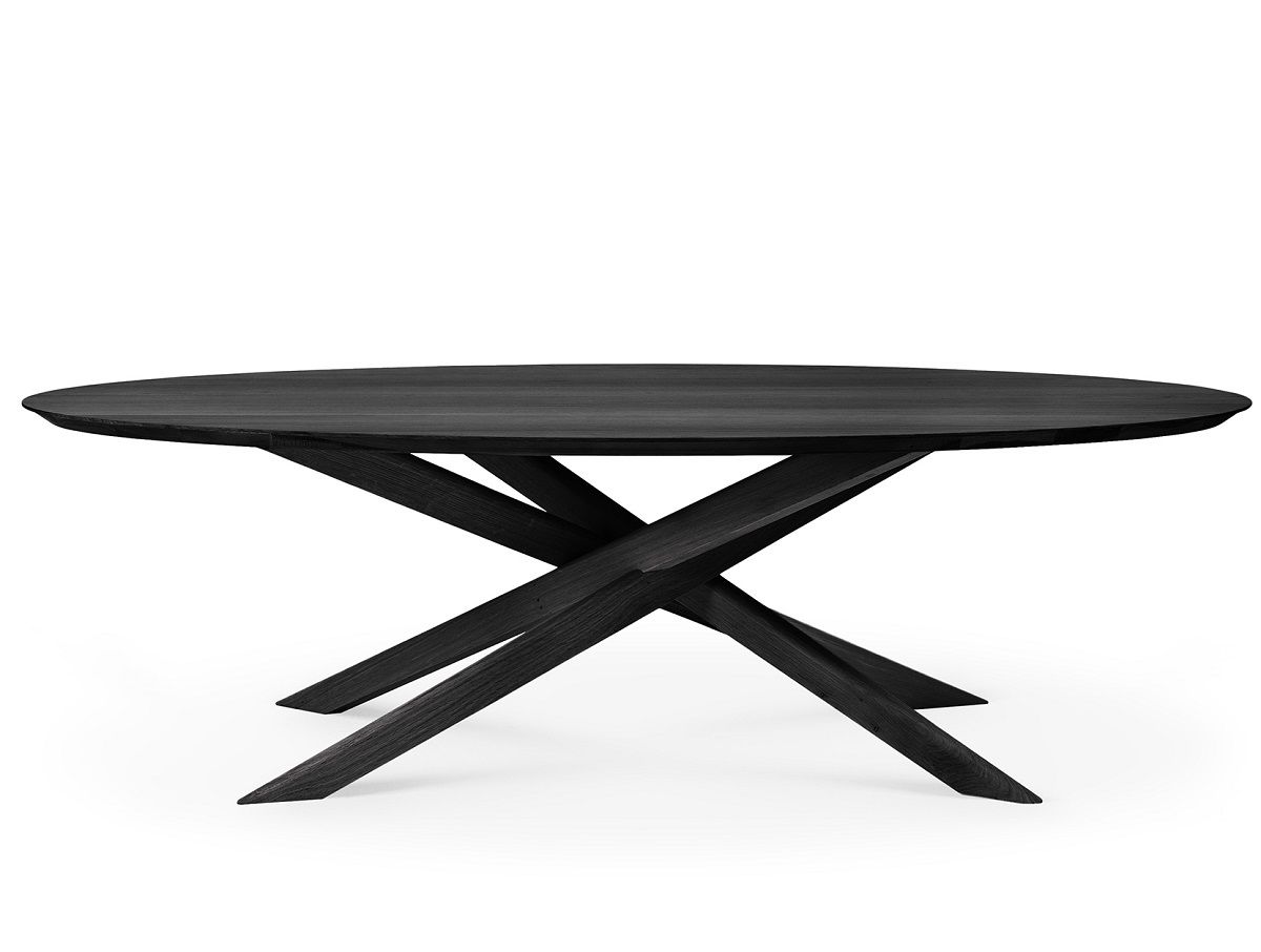 Ovaler, schwarzer Esstisch Mikado aus Eiche von Ethnicraft mit markantem, modernem Design.