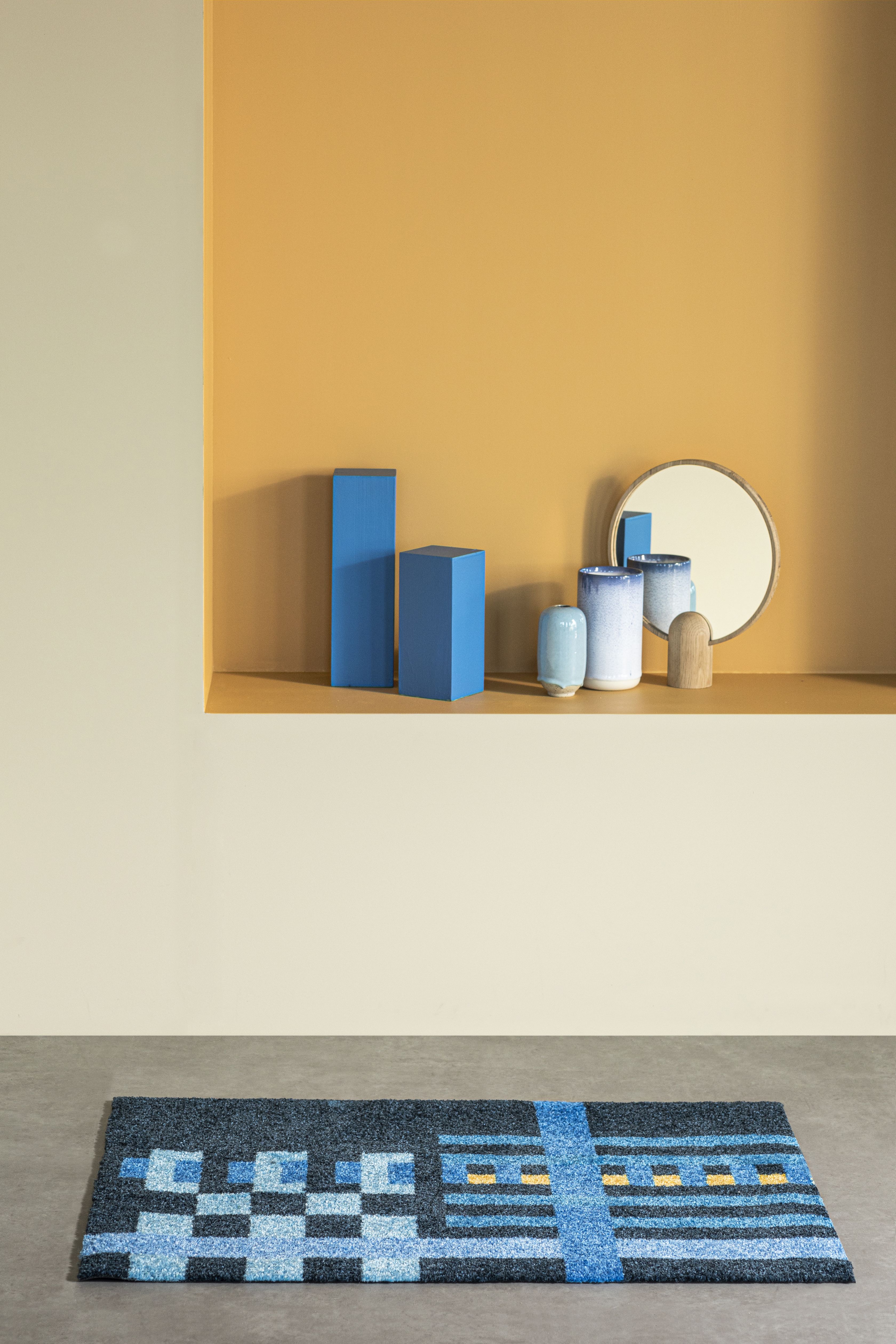 Heymat Loom Fußmatte Bauhaus Blue, 60x85 cm: Moderne Fußmatte mit blauem, geometrischem Muster. Robuste und stilvolle Eingangsmatte.