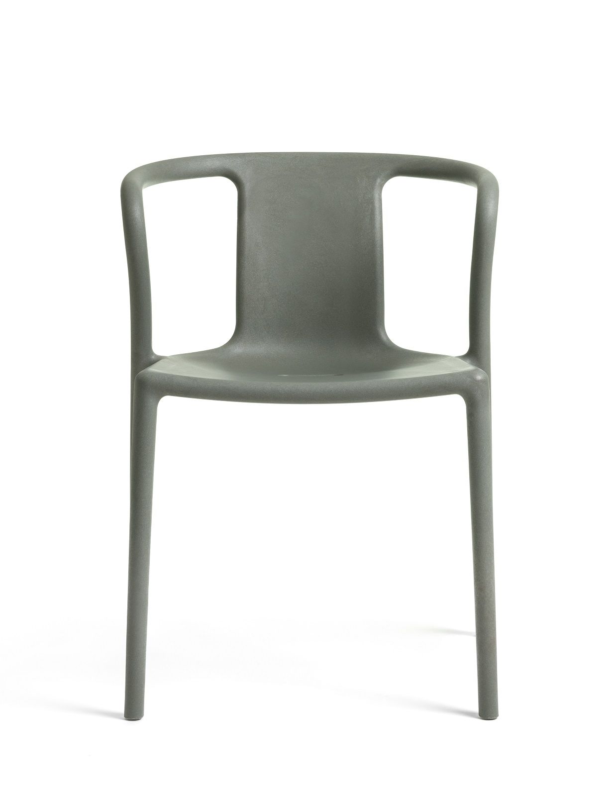 Grauer RE Air Armlehnenstuhl von Magis, geeignet für drinnen und draußen, aus recyceltem Material.