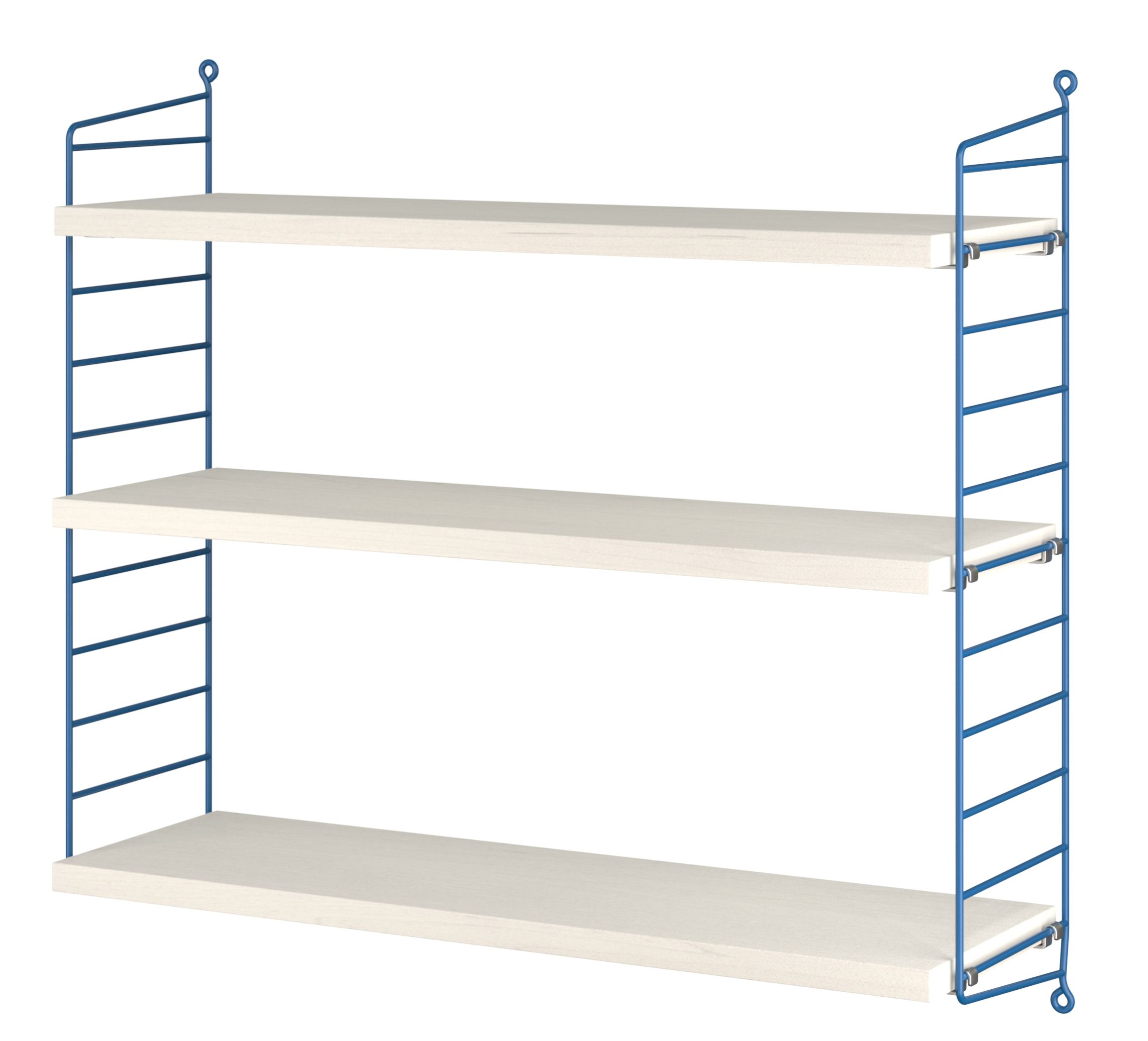 String Pocket Regal mit drei Regalböden und blauen Seitenteilen. Modernes Wandregal für Wohnzimmer und Büro.