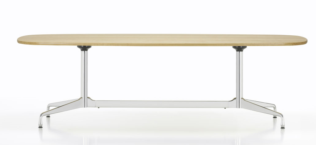 Eames Segmented Table Esstisch Bootsform, 220 cm von Vitra mit hellem Holz und Chromgestell.