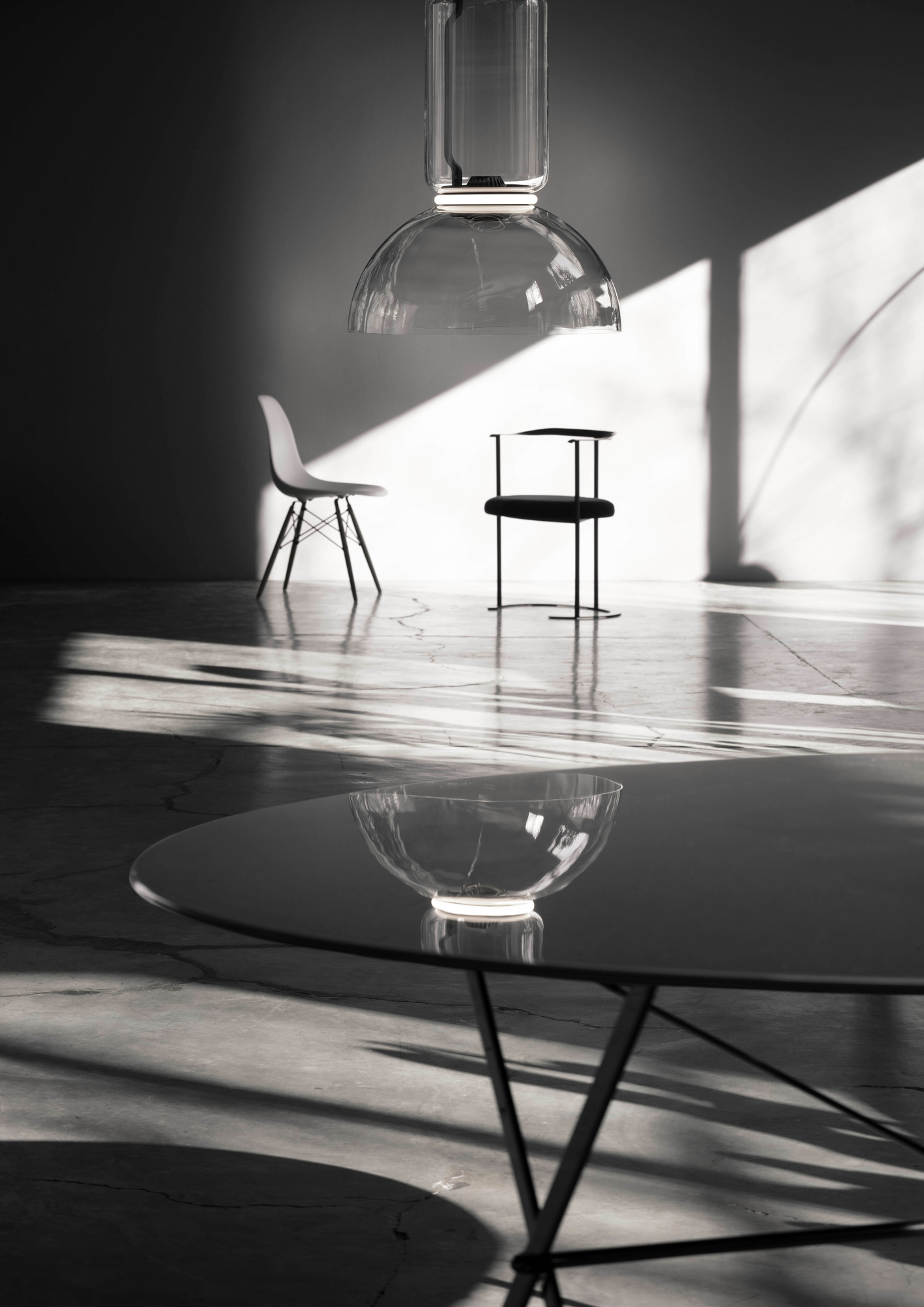 Noctambule Pendelleuchte: Moderne Glas Hängelampe von Flos, elegantes Design für Wohnzimmer und Esszimmer.