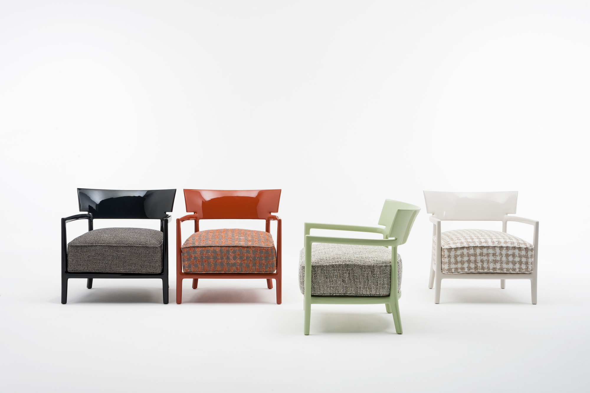 Cara Sessel von Kartell in Rostbraun und anderen Farben, moderner Design Sessel mit Stoffbezug.