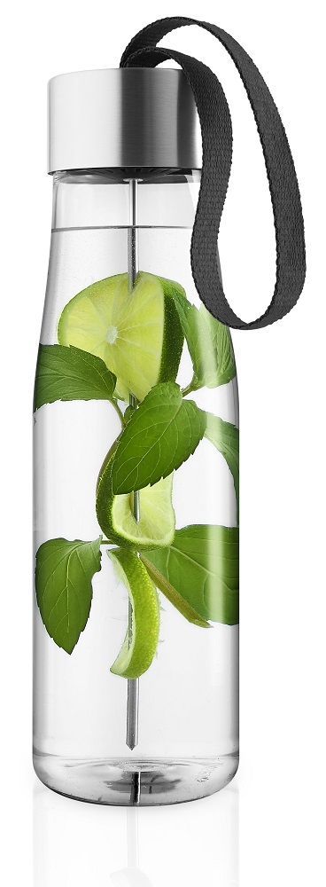 MyFlavour Trinkflasche von Eva Solo mit Limetten und Minze. Wasserflasche mit schwarzem Trageband.