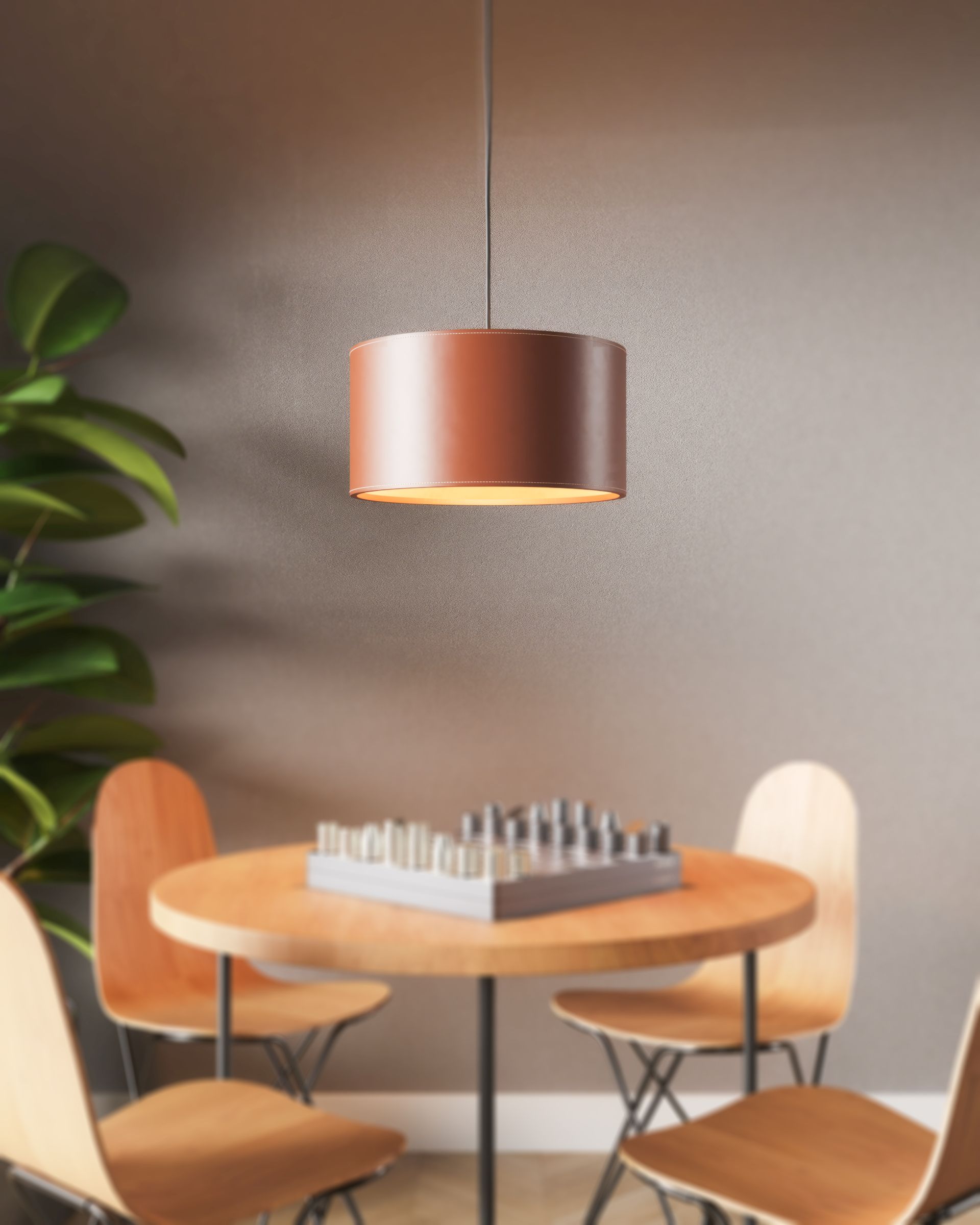 Zylinder Leder Pendelleuchte in Ozeanblau über Esstisch mit Schachbrett und Stühlen.