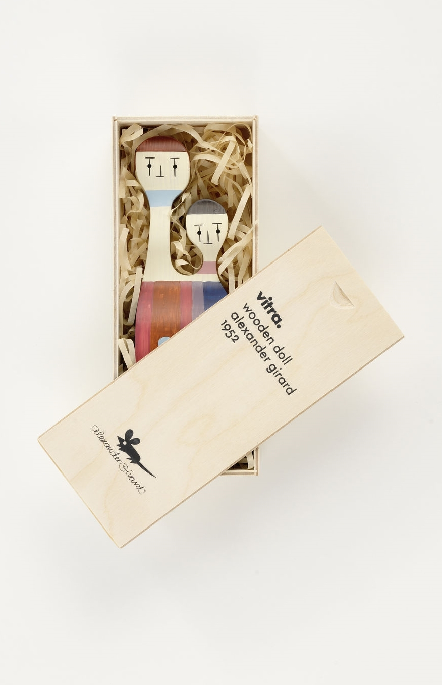 Vitra Wooden Doll No. 11 in Holzkiste mit Deckel, dekorative Holzfiguren von Alexander Girard.