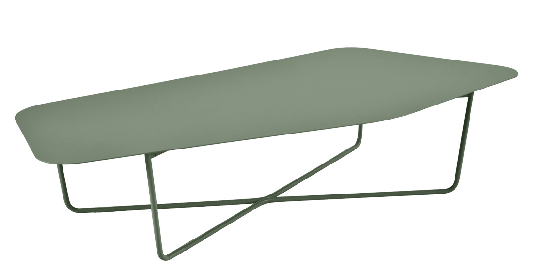 Grüner Ultrasofa Outdoor Tisch von Fermob: Moderner, niedriger Couchtisch für Garten und Terrasse.
