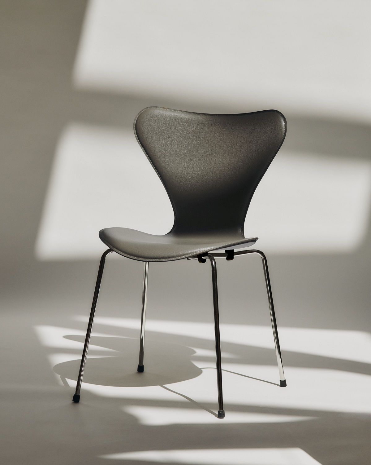 Siebener / Serie 3107 Tailored Stuhl Fritz Hansen