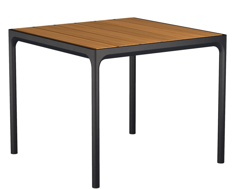 Quadratischer Houe Esstisch für den Außenbereich mit Holzoptik-Tischplatte und schwarzem Metallgestell.