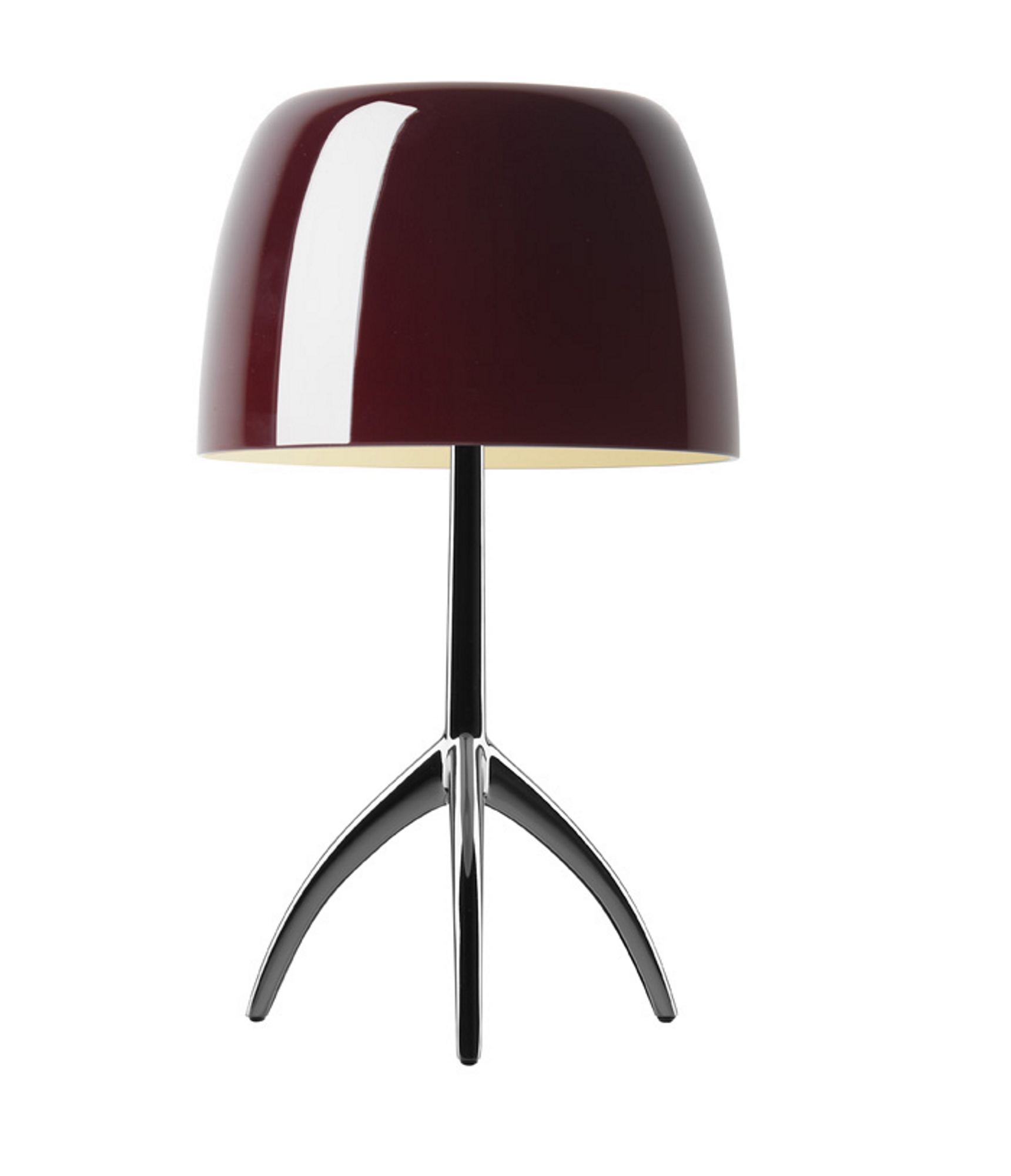 Lumiere Piccola Tischleuchte von Foscarini in Bordeauxrot mit verchromtem Dreibein-Fuß.