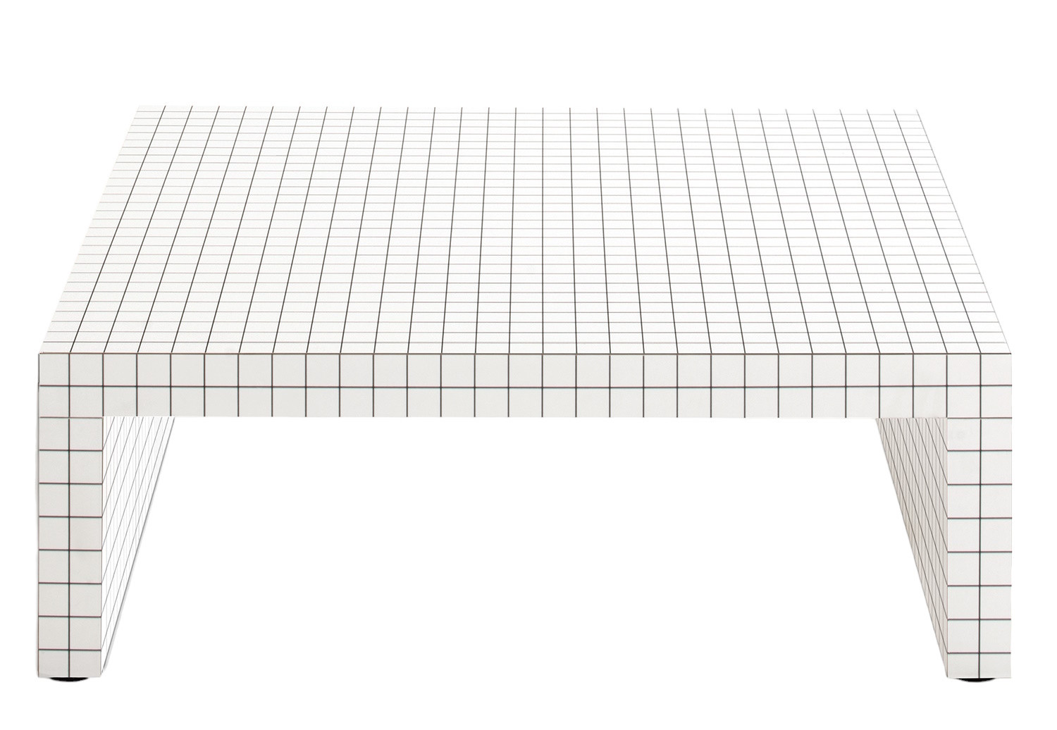 Quaderna Couchtisch von Zanotta, weiß mit schwarzem Rastermuster, modernes Design für Wohnzimmer.