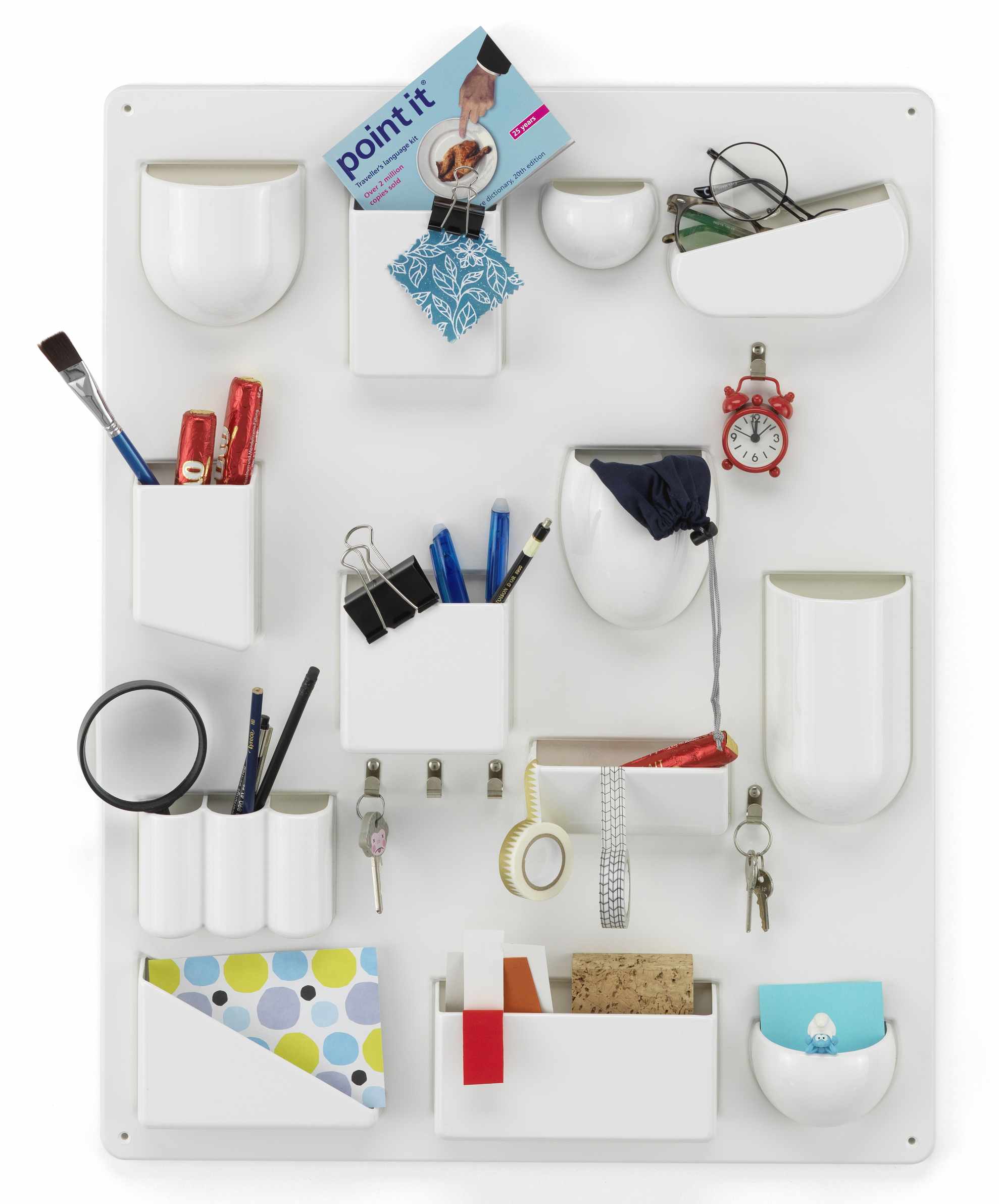 Vitra Uten.Silo RE II Ordnungssystem in Weiß, Wandorganizer mit Fächern und Haken für Bürobedarf und Accessoires.