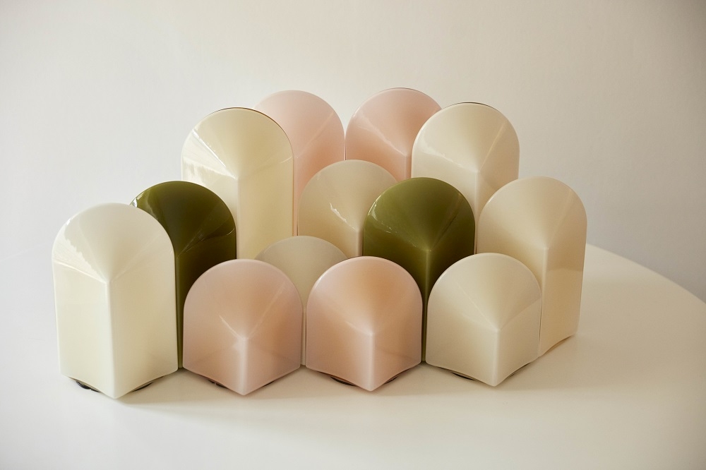 Nahaufnahme der Parade Table Lamp Tischleuchte von Hay in Shell Weiß, modernes Design.