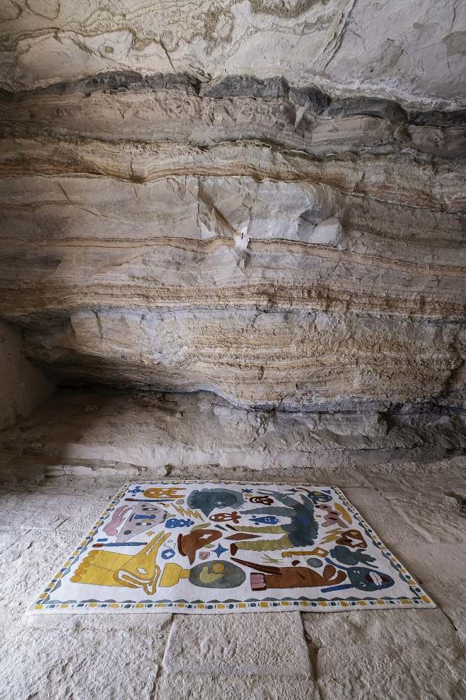 Nanimarquina Troupe Teppich 200x300 cm in Höhle, abstrakte Muster, hochwertige Teppiche für Wohnzimmer und Schlafzimmer.