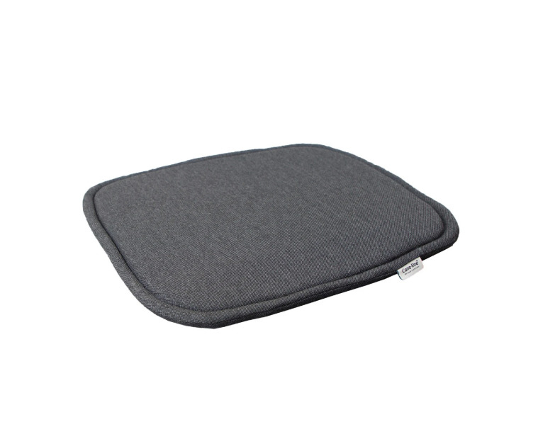 Schwarzes Cane-Line Blend Sitzkissen für Outdoor Sessel, bequeme Polsterung für Gartenmöbel und Terrassenmöbel.