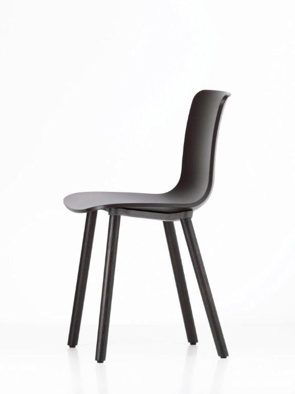 Schwarzer Hal Ply Wood Stuhl von Vitra, Holzstuhl mit vier Beinen, modernes Design.