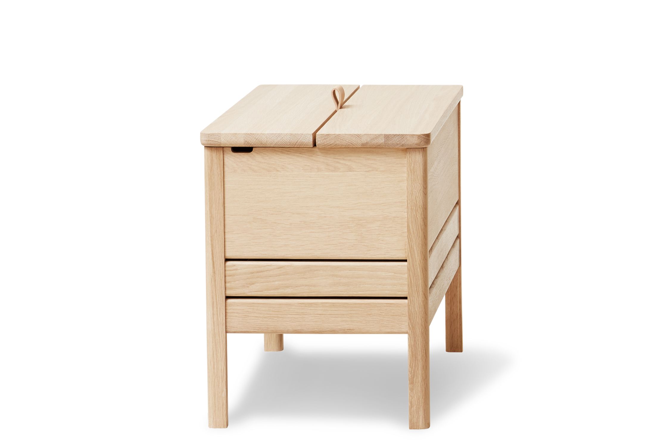 A Line Truhenbank aus Eiche, weiß geölt, mit Stauraum und Schubladen. Moderne Holzbank.