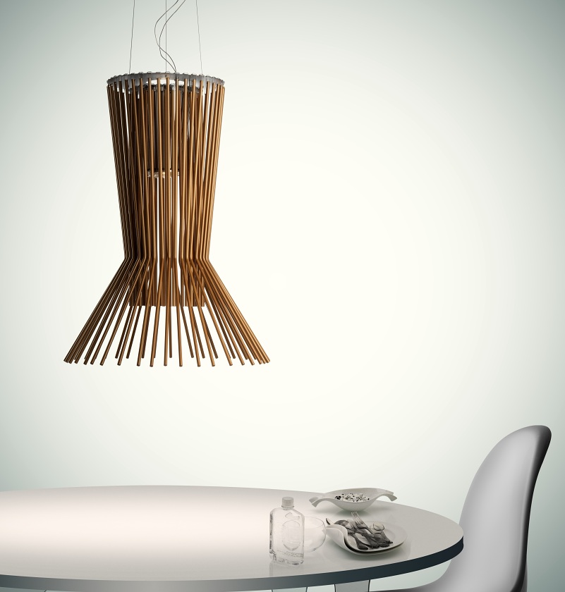 Allegro Vivace Deckenleuchte von Foscarini: Moderne Pendelleuchte aus braunen Stäben über einem Esstisch.