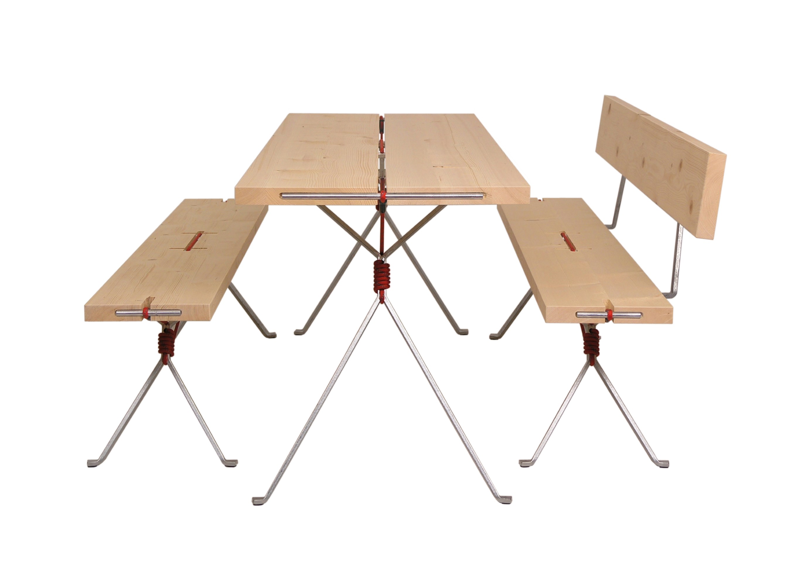 Kampenwand Tisch von Moormann mit Bänken und Stahlgestell, minimalistisches Design für Esszimmer und Wohnbereich.