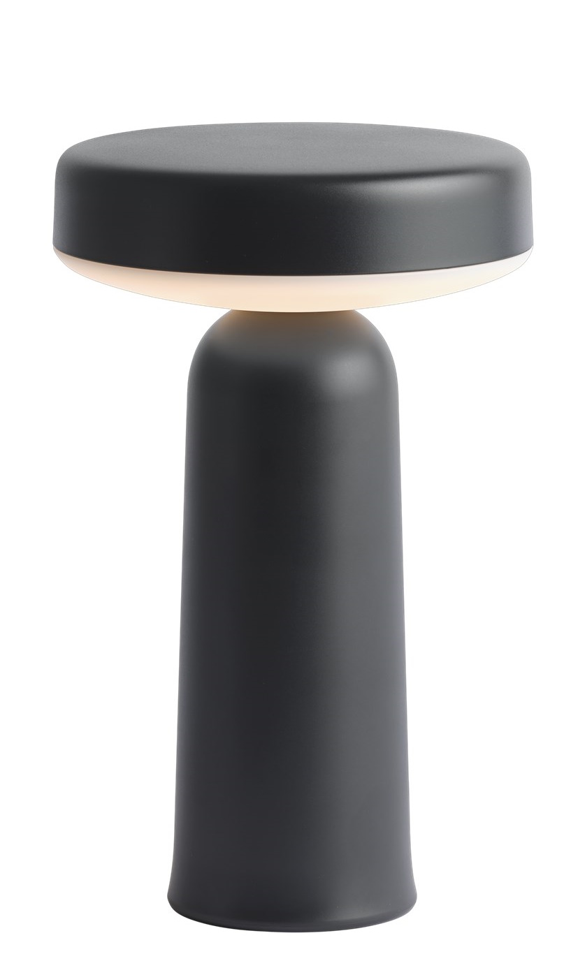Schwarze Ease Portable Tischleuchte von Muuto: Akku-betriebene Lampe für den Innen- und Außenbereich.
