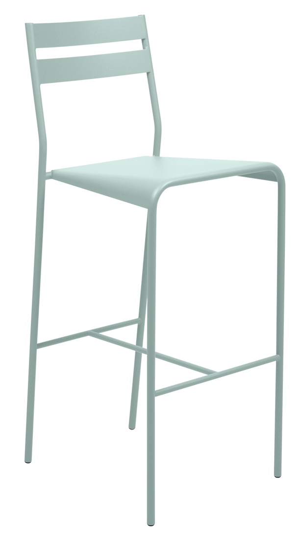 Facto Barstool Barhocker von Fermob in Hellblau, ideal für den Outdoor-Bereich. Metall-Barstuhl mit Rückenlehne.