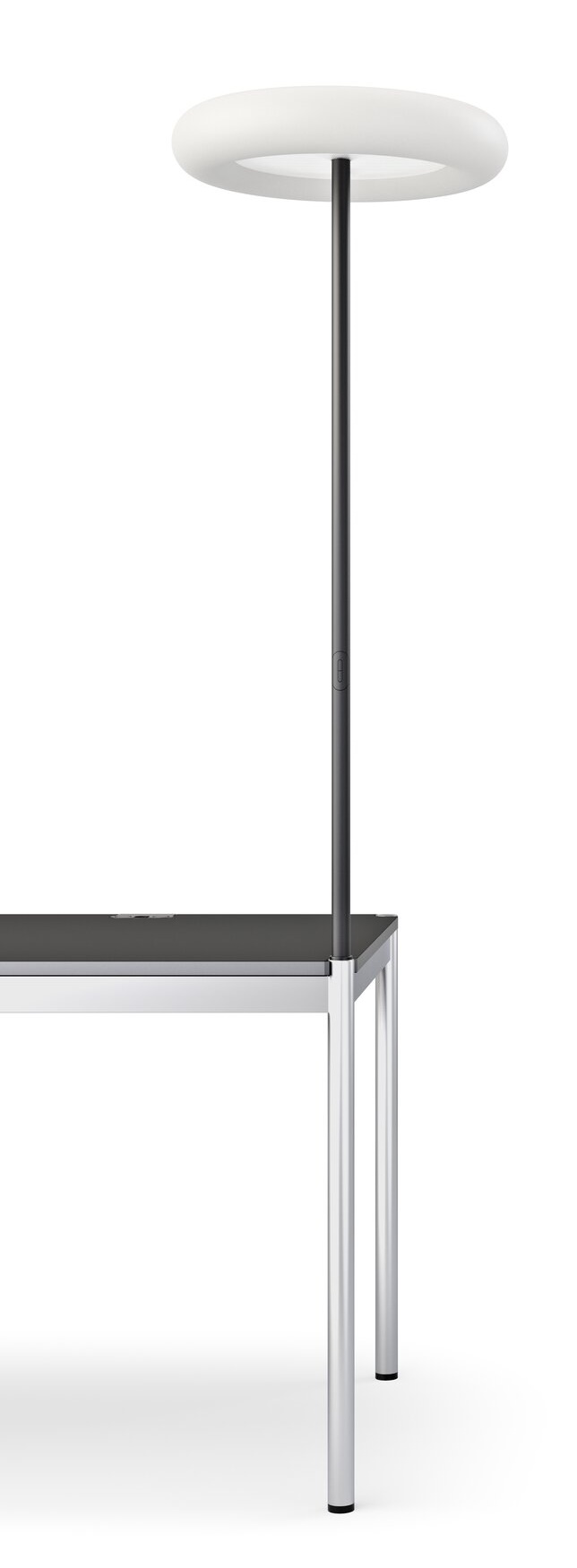 Belux Oto Tischleuchte in Schwarz, 4000K, mit Multisensor auf einem Schreibtisch.