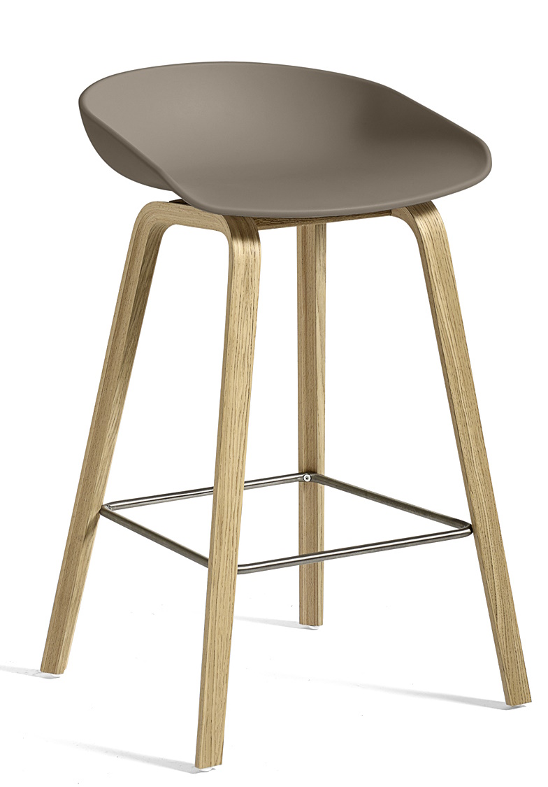 Hay About a Stool AAS32 Barhocker niedrig, Khaki Sitzfläche und Holzgestell. Moderner Barstuhl.