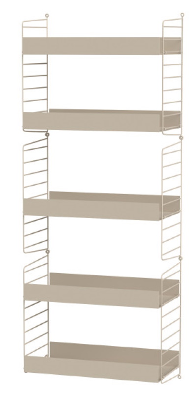 Beiges String Regalsystem mit fünf Regalböden für Wohnzimmer und Büro.