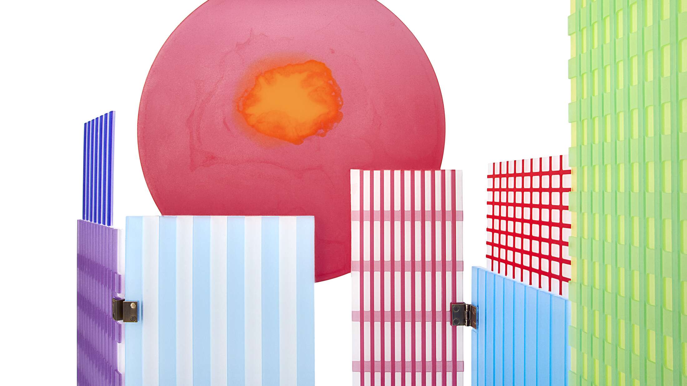 Cassina 343 Tramonto Paravent mit bunten, geometrischen Mustern und einem großen, roten Kreis. Raumteiler für modernes Wohnen.