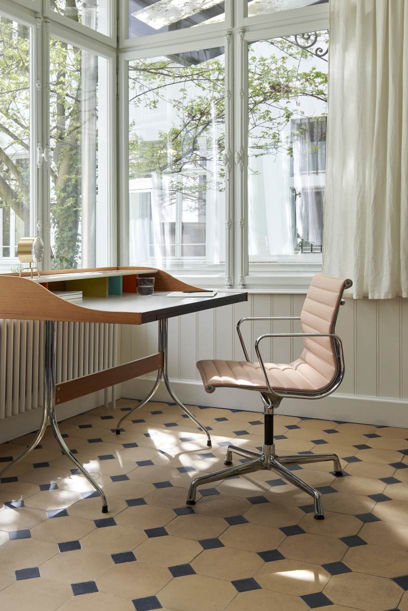 Tripod Clock Tischuhr Vitra