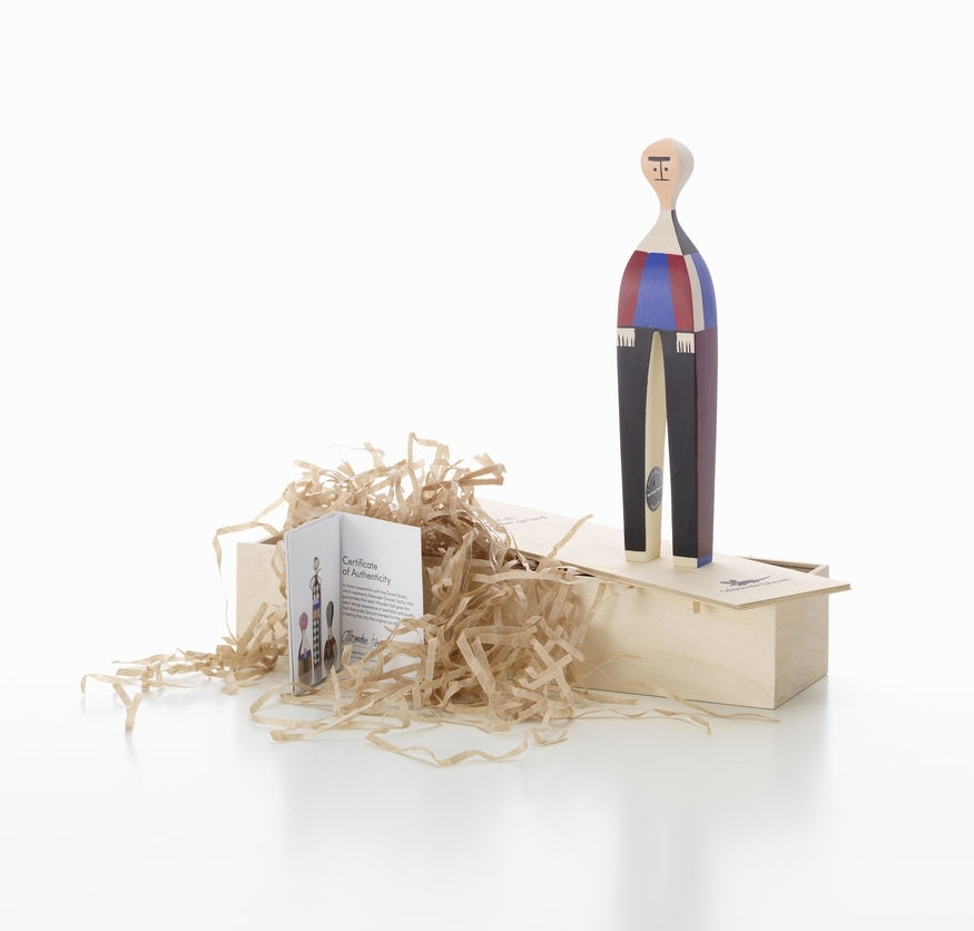 Wooden Dolls Holzfigur Vitra No 22 mit Echtheitszertifikat und Holzwolle in einer Holzkiste.