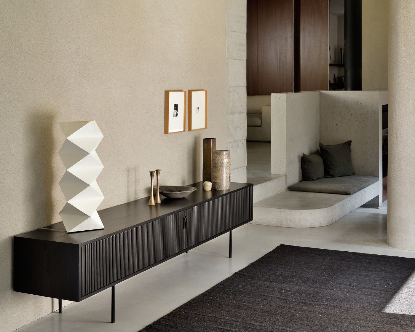 Roller Max TV Anrichte Teak schwarz 2 Türen Ethnicraft