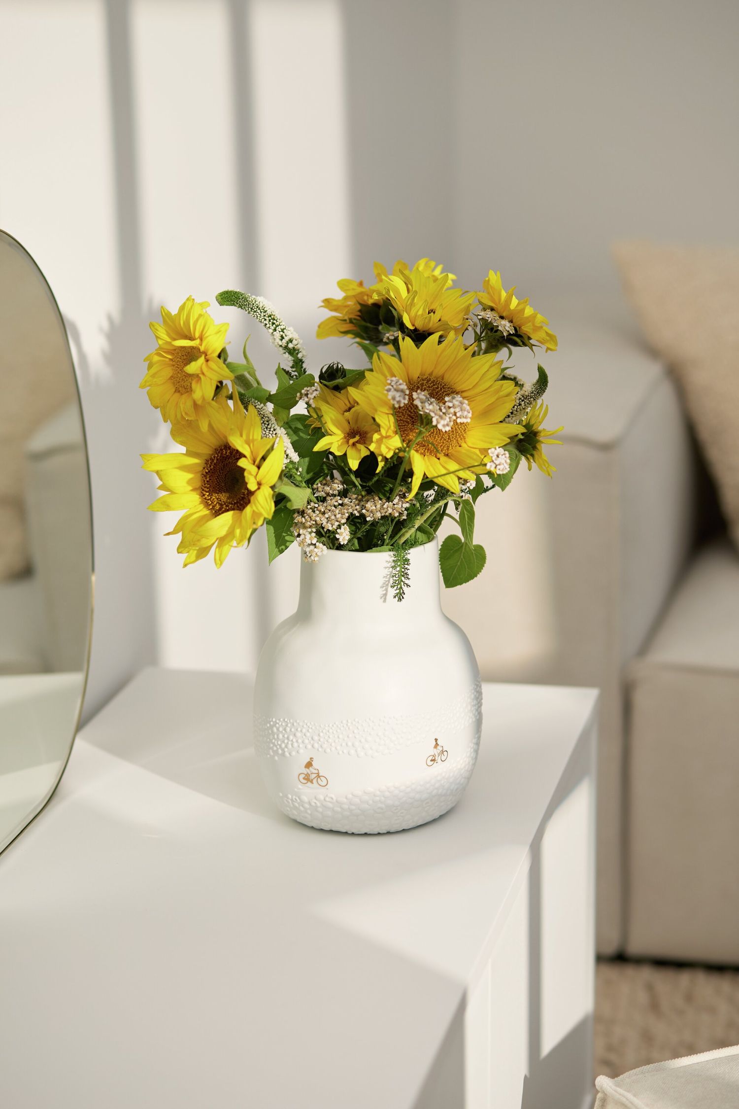 Vase Fahrt durchs Blumenfeld Räder