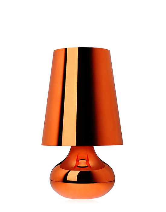 Orangefarbene Cindy Tischleuchte von Kartell mit glänzender Oberfläche und kegelförmigem Lampenschirm.