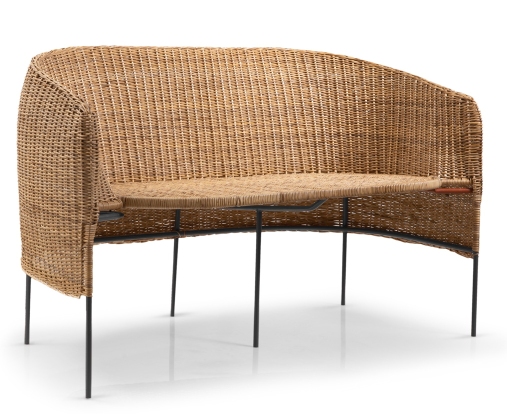 Caribe Outdoor Bank für zwei Personen aus Naturmaterial mit schwarzem Metallgestell.