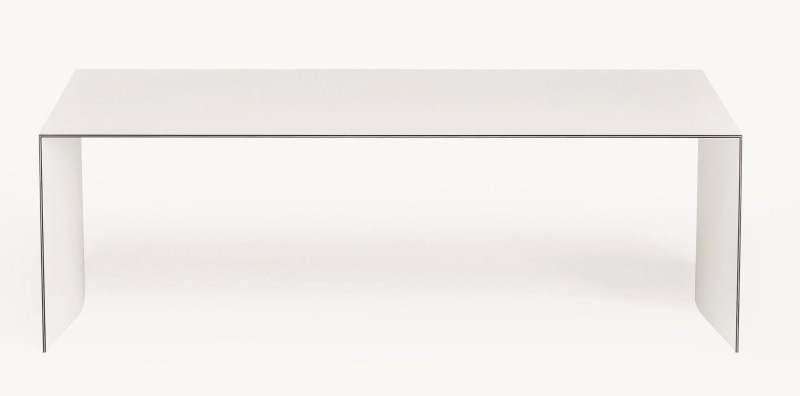 Weißer Thinner Tisch von Karl Andersson & Soener, minimalistisches Design für Esszimmer oder Büro.