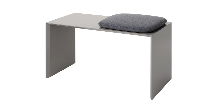 Graue Schönbuch Sitzbank mit grauem Sitzkissen, modernes Möbel für Flur oder Wohnbereich.