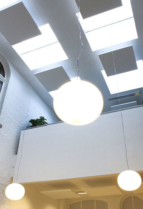 Glo Ball Hängeleuchte: Runde Pendelleuchte von Flos, modernes Design für Wohnzimmer und Esszimmer.