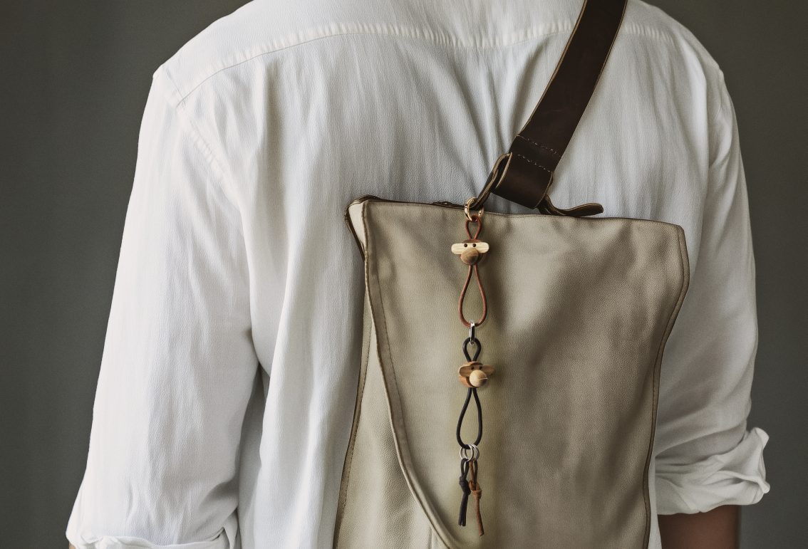 Affe Schlüsselanhänger goldfarbenes Metall mit Naturleder Kay Bojesen