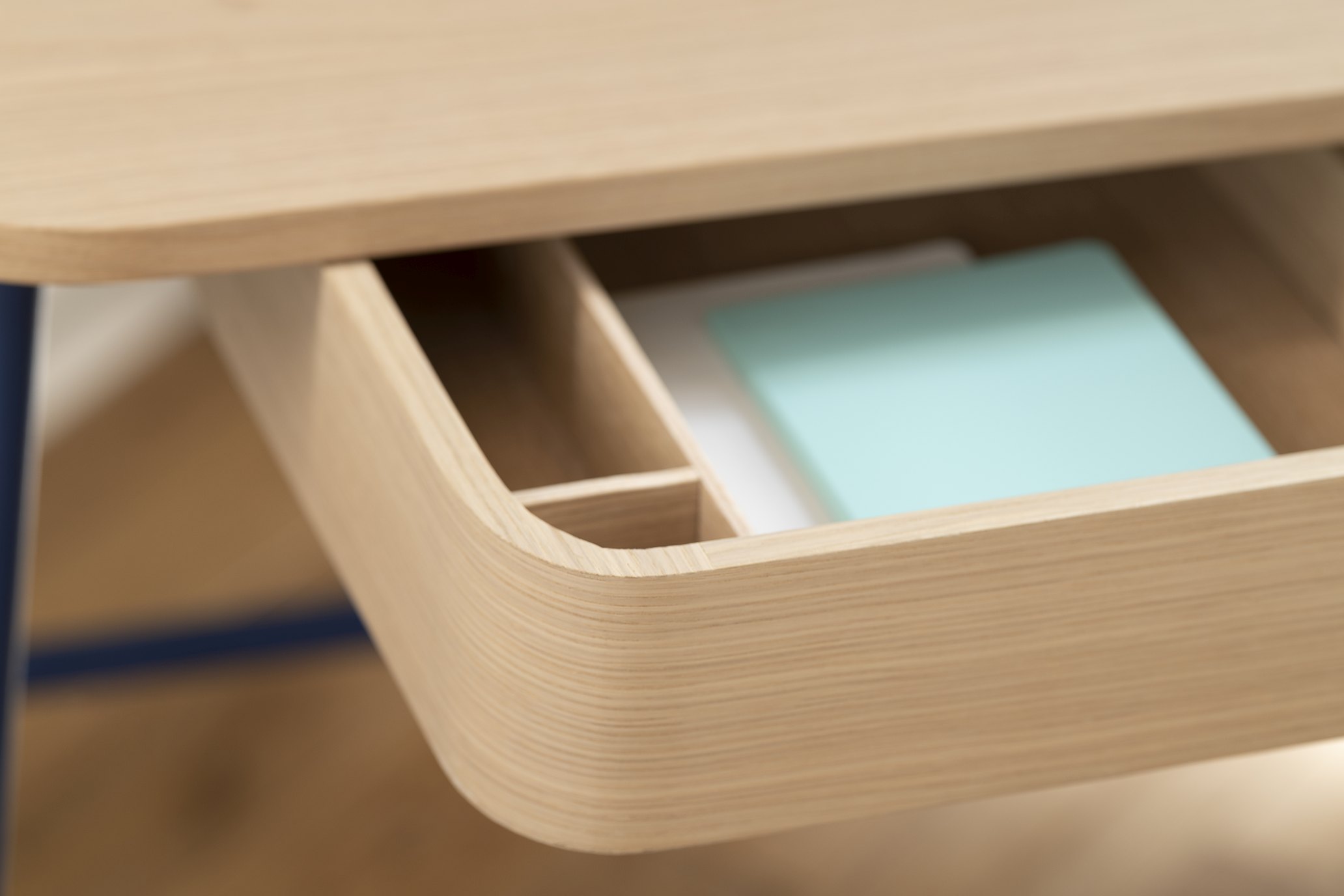 Victor Schreibtisch Hartô Blau matt