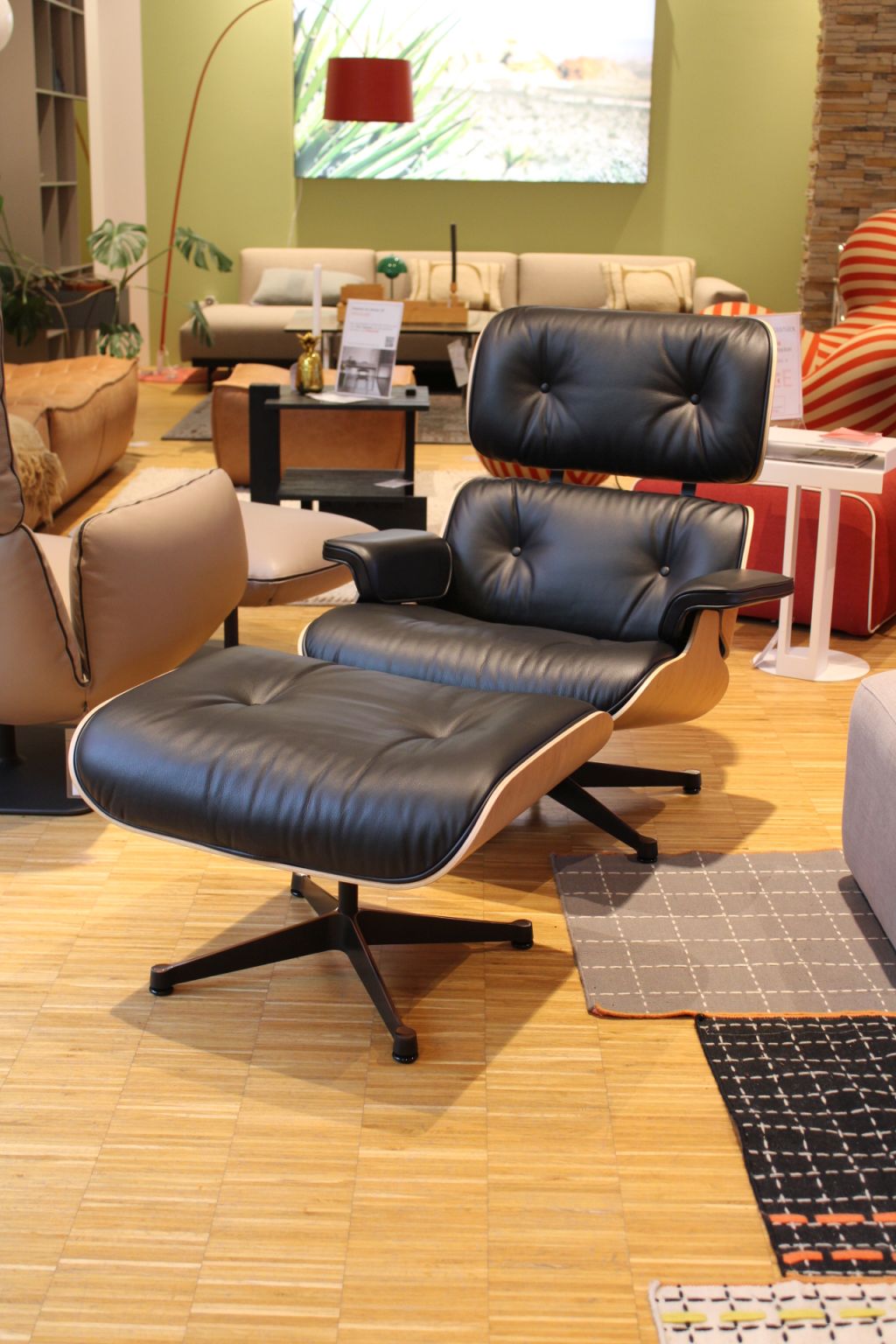Eames Lounge Chair & Ottoman Sessel Kirschbaum Vitra - AUSSTELLUNGSSTÜCK