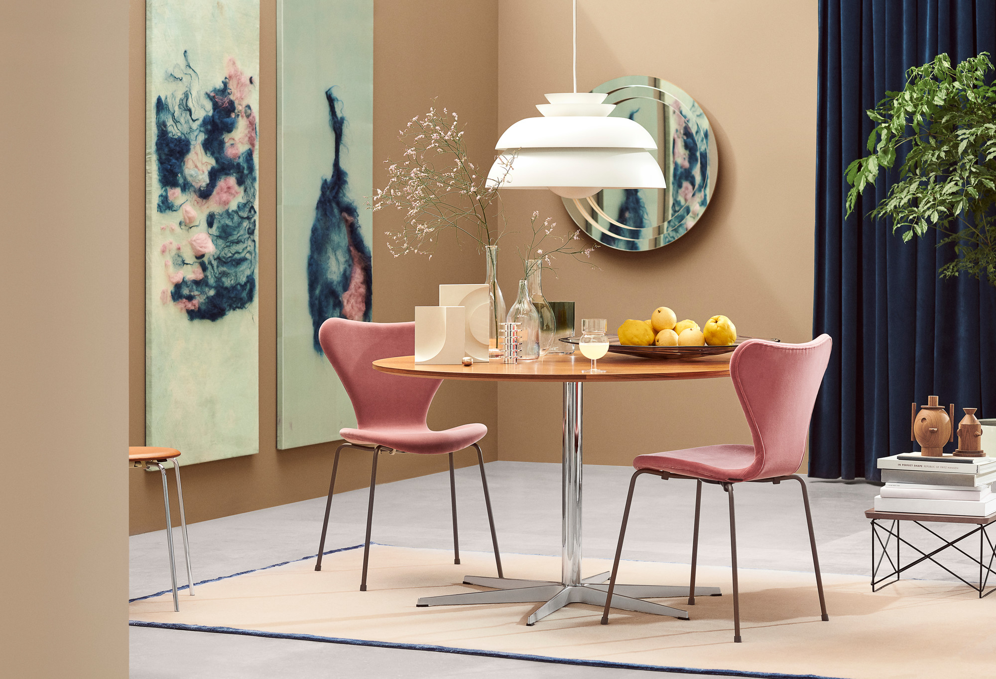 Series 7 3107 Belfast Stuhl Vollpolster Samt Fritz Hansen dunkel pflaume